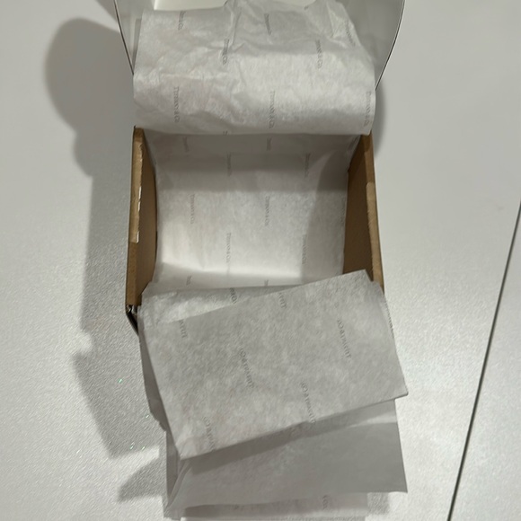 Tiffany packaging: blue box, gift card, envelope, ribbon, bag and shipping box - Picture 11 of 11